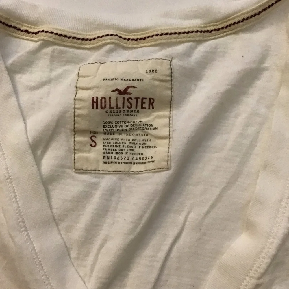 (Like New) Hollister White V Neck Shirt - Picture 3 of 3